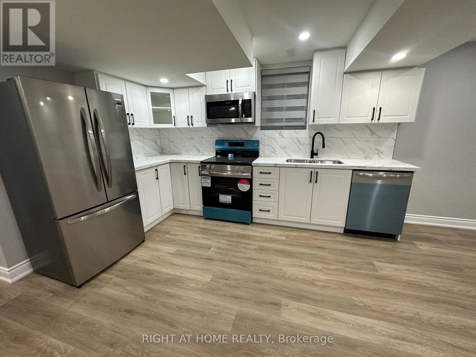 LOWER - 906 FARMSTEAD DRIVE Milton (WI Willmott), Ontario 2