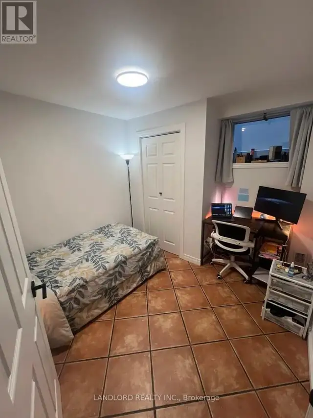 LOWER - 41 ALDWYCH AVENUE Toronto (Danforth Village-East York),  in Long Term Rentals in City of Toronto - Image 6