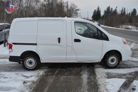 Clean Carfax, Bluetooth, Backup Camera, Dual sliding door, Power locks and mirrors, Fuel efficient,... (image 5)