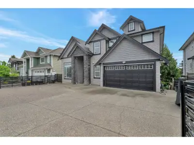 Exceptional 9-bedroom, 7-bath executive home in central Abbotsford! With 5,200 sq ft of living space...