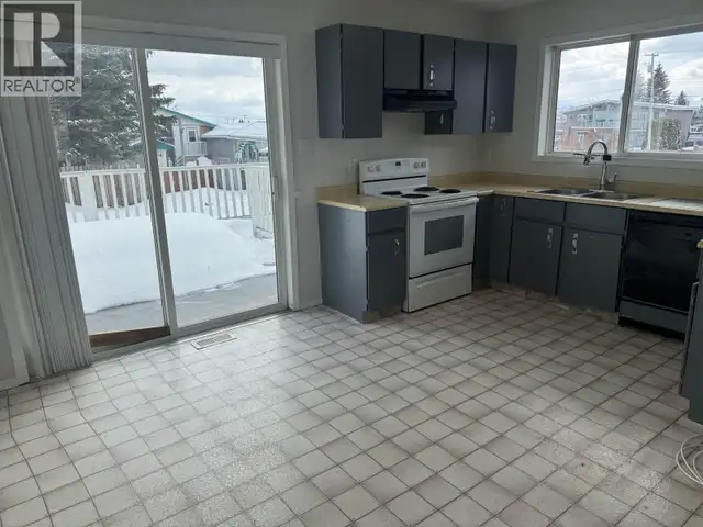 40 MCINTYRE DRIVE Mackenzie, British Columbia in Houses for Sale in Smithers - Image 3
