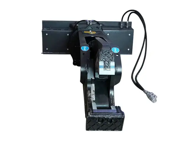 NEW SKID STEER SCRAP METAL SHEAR 360 ROTATION 53SS1630 in Other in Regina - Image 5