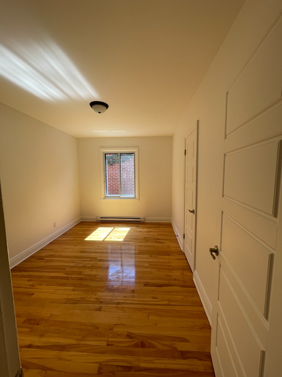 4 1/2 haut triplex 2 chambres fermées Ahuntsic Métro Crémazie 3