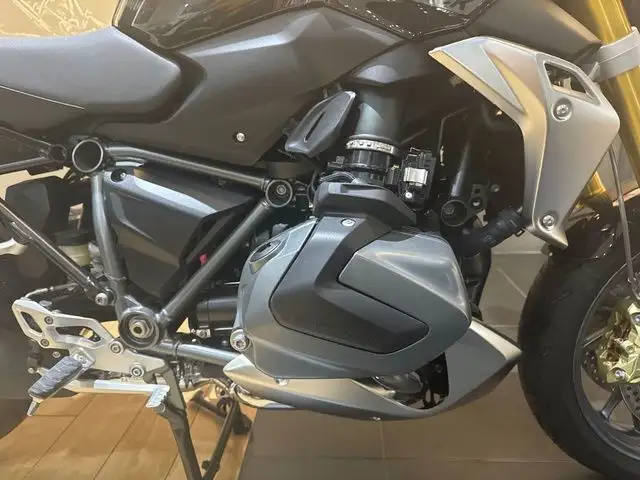 2023 BMW R 1250 R Triple Black 1250 RS Black Storm Metallic in Sport Touring in Calgary - Image 4