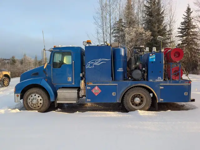 1999 KENWORTH T300 in Heavy Trucks in Saskatoon - Image 9