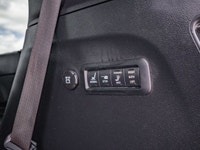 Welcome to 400 Chrysler Dodge Jeep Ram. | ONE OWNER | NO REPORTED ACCIDENTS | S APPERANCE | DVD | SU... (image 9)