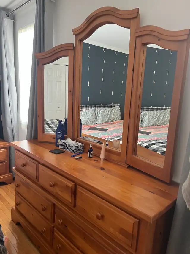 Used Solid Pine wood dresser with matching nightstands in Dressers & Wardrobes in Ottawa - Image 8