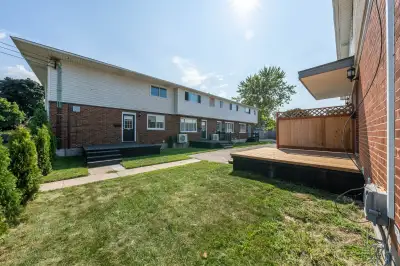 Renovated 2-bed 2 Bath Townhouse + Finished Bsmt- Pet Friendly