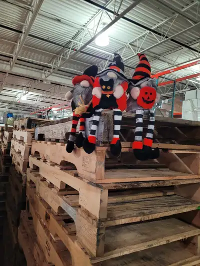♻️45x45 PLASTIC Hard top n bottom PALLETS 48x40 WOOD 31.5x47.5 ♻, View more