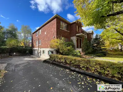 Charme, confort et rendement à la limite d'Outremont Ce triplex unique, clé en main, allie élégance,...