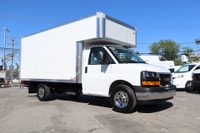 2025 GMC Savana 10 KM / CAMION NEUF / 2025 GMC SAVANA 3500 CUBE 14 PIEDS + DECK AVANT / ROUE SIMPLE... (image 1)
