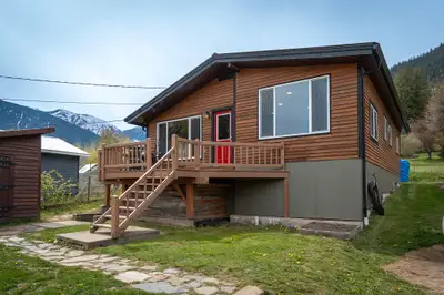 Located in upper Kaslo, is this fully renovated 2-bedroom, 1-bathroom home surrounded by stunning mo...