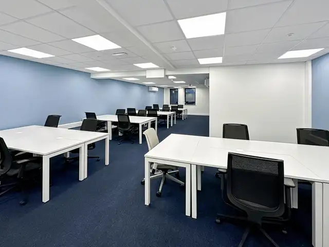 Office space for rent for 5 persons in Glen Abbey in Commercial & Office Space for Rent in Oakville / Halton Region - Image 2