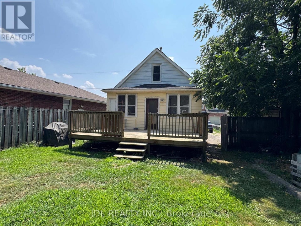 6269 ASH STREET Niagara Falls (Dorchester), Ontario 4
