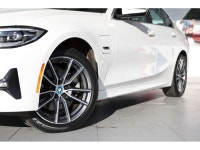 2022 BMW 3 Series 330e xDrive 2.0L 4-Cylinder AWD 8-Speed Automatic EXTERIOR - ALPINE WHITE INTERIOR... (image 3)