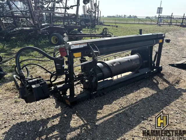 HONEYBEE HONEY BEE Combine Header Adapter in Farming Equipment in Edmonton - Image 4