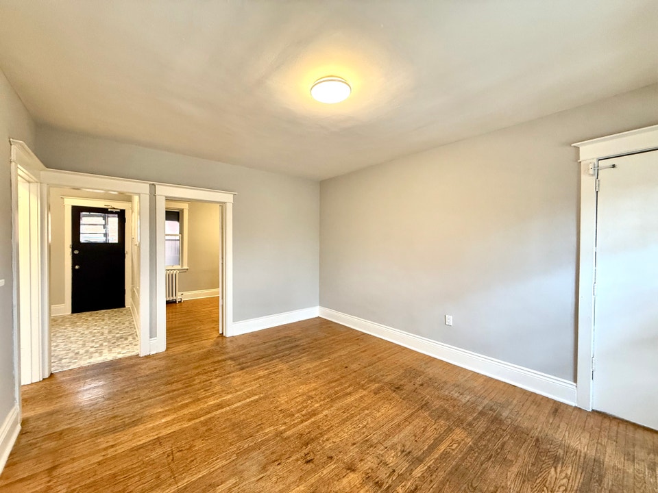 94-96 East Ave South Unit 13 Hamilton Ontario L8N2T4 3