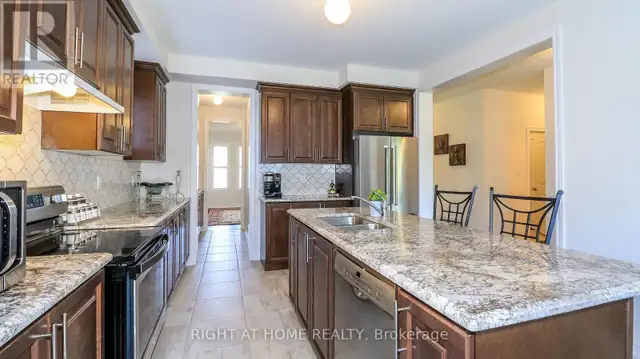 1474 SIMPKIN COURT Innisfil (Lefroy), Ontario in Houses for Sale in Barrie - Image 5
