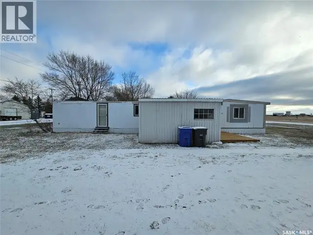 702 Railway AVENUE Arcola, Saskatchewan in Houses for Sale in Regina - Image 6