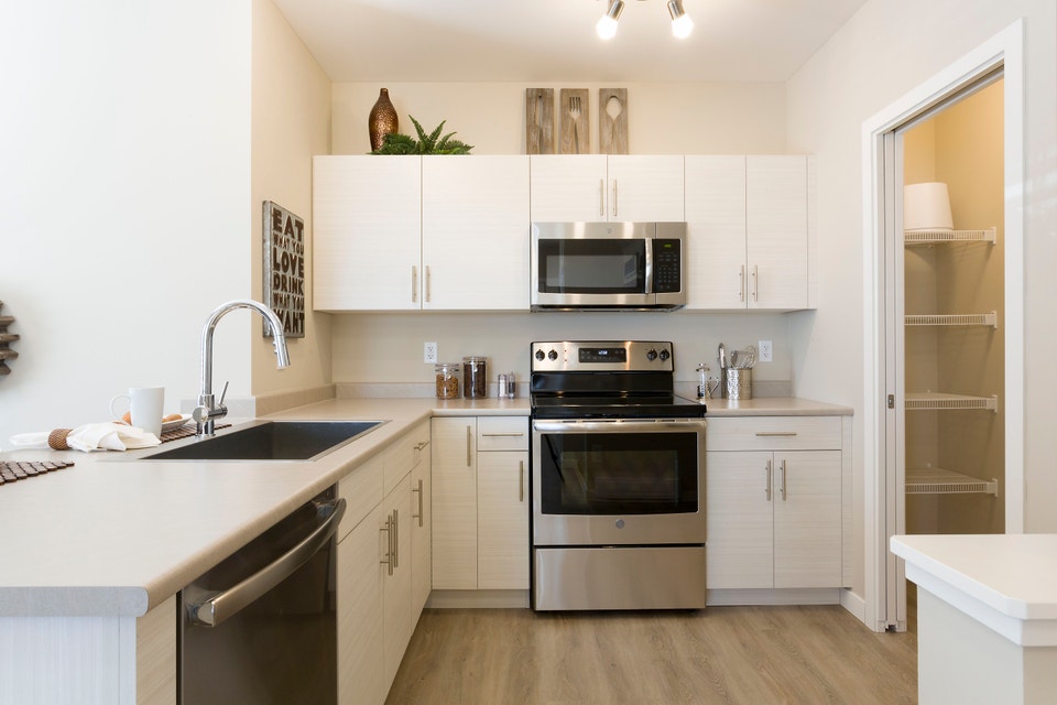 Element Townhomes on Eaglewood - 2 Bed Corner Townhome House for 4