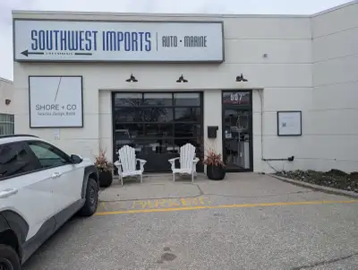 HIGH TRAFFIC SPOT WITH PARKING UTILITIES INCLUDED ONLY $2950/MO. !! RECEPTION AREA WITH COUNTER , SE...