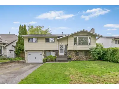 Lovely, beautiful well cared for basement entry style with living up and full basement with full bat...