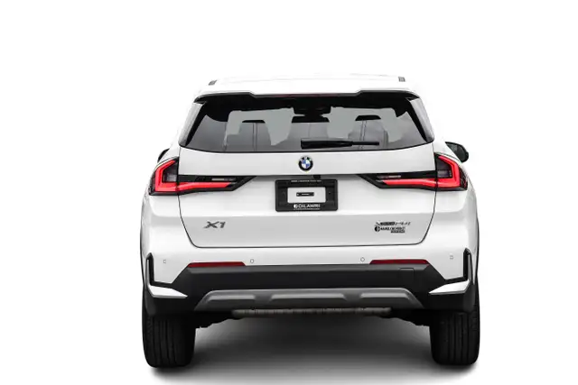 2025 BMW X1 xDrive28i AWD * Cuir * Carplay et Android        * L in Cars & Trucks in City of Montréal - Image 10