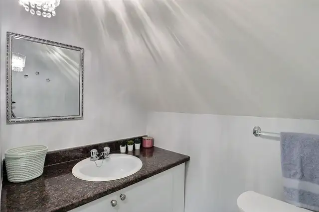 Une vraie aubaine à seulement 230 000 $! in Houses for Sale in Sherbrooke - Image 11