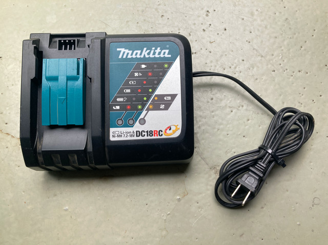 MAKITA BATTERY CHARGER & CARRYING CASE in Power Tools in Mississauga / Peel Region - Image 2