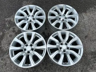 Nice original set of Range Rover Evoque with TPMS. NOTE: These are wheels ONLY. NO TIRES. 18x8 Bolt...