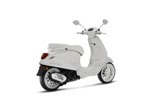 2023 Vespa Sprint 50 Scooter in Sport Bikes in Lethbridge - Image 3