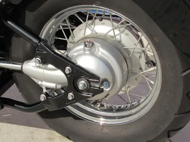 2009 Yamaha V-Star 650 Classic in Sport Bikes in Leamington - Image 22