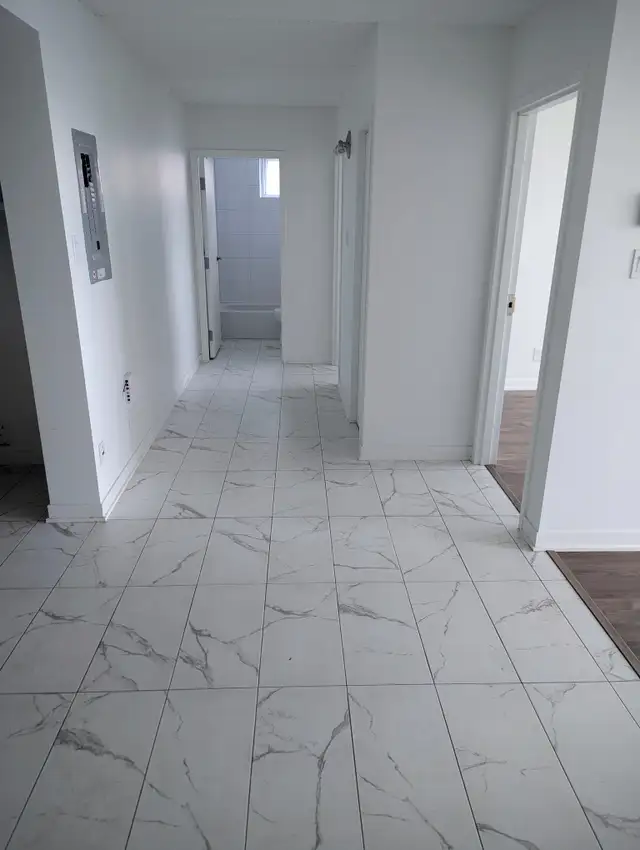 Grand 4 1/2 - Entièrement Rénové - Près des services! in Long Term Rentals in City of Montréal - Image 7