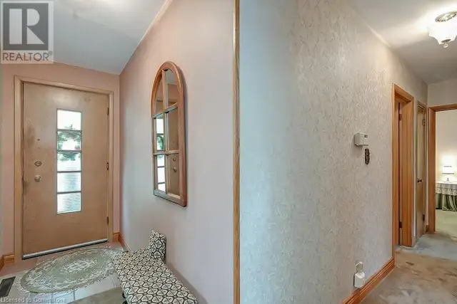 327 STRATHCONA Drive Burlington, Ontario62864386837250124