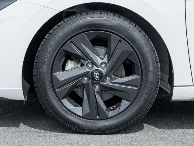 2022 Hyundai Elantra Preferred | Clean Carfax | Sunroof | Blind in Cars & Trucks in Hamilton - Image 4