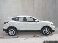 CLEAN CARFAX, APPLE CAR PLAY, ANDROID AUTO, MOONROOF, REMOTE ENGINE START... Featuring a 7-inch touc... (image 6)
