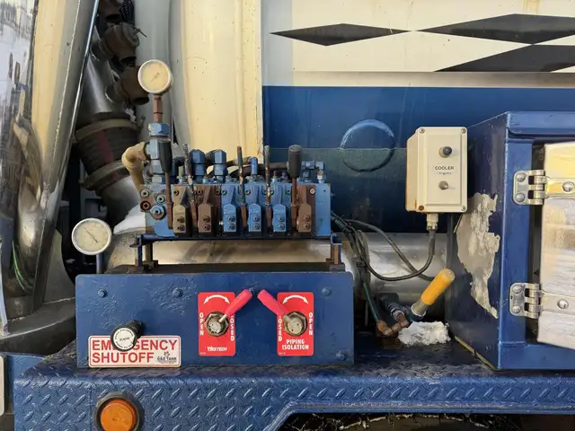 2012 KENWORTH T800 in Heavy Trucks in Saskatoon - Image 38