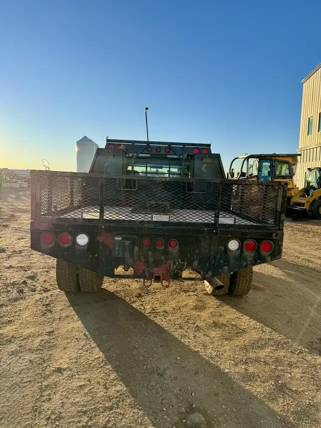 2001 DODGE RAM 3500 in Heavy Trucks in Saskatoon - Image 7