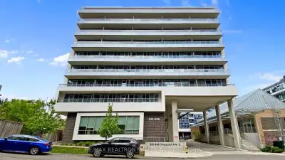 Price: $738,000 / $2,800/mo Welcome to 591 Sheppard Ave E, Unit 923 a bright and luxurious corner su...