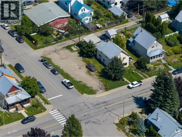 200 Third Street E Revelstoke, British Columbia in Land for Sale in Revelstoke - Image 2