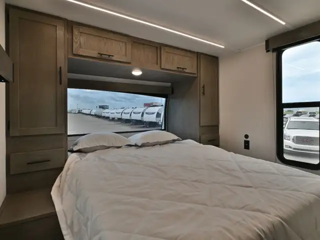 2026 Cherokee Alpha Wolf 26DBH in Travel Trailers & Campers in Edmonton - Image 20
