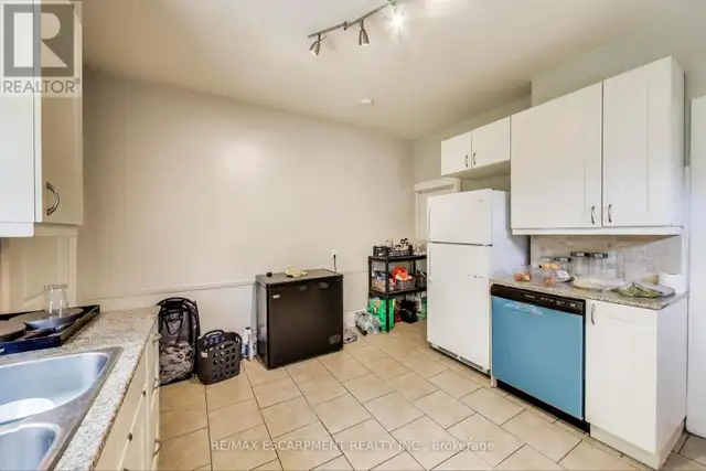 8 MADISON AVENUE Hamilton (Gibson), Ontario in Houses for Sale in Hamilton - Image 10