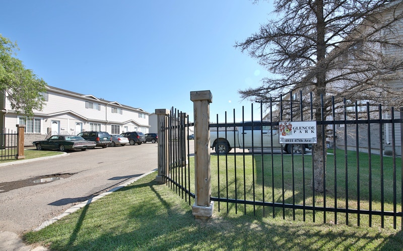 Affordable 3 bed 1.5 bath Sask Townhouse Long Term Rentals