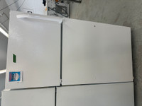 4769-Réfrigérateur Frigidaire Blanc Congelateur en Haut 28" Top