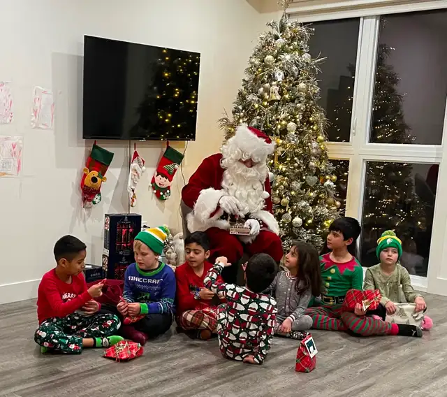 Santa for Hire606387671537428484