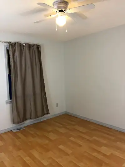 This spacious, unfurnished bedroom sits on the main floor in a nice house. Location is conveniently...