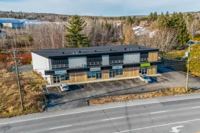 7519-7525 Boul. Bourque, Sherbrooke Le prix est + TPS / TVQ. Bâtisse commerciale d'une superficie d'...