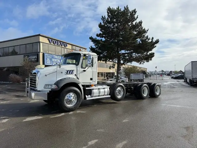2009 Mack GU813 Granite Cab and Chassis with SPIF Axle, Allison  in Heavy Trucks in Oakville / Halton Region - Image 3