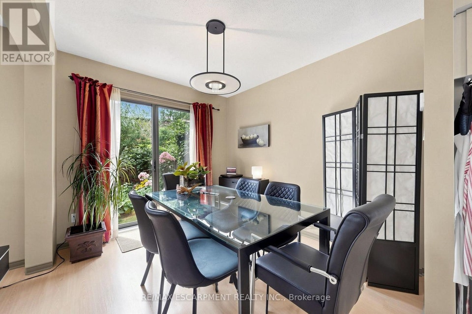 1380 Hazel Mccleary Drive Oakville (CV Clearview), Ontario, photo 9 of 40