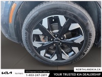 2023 Kia Sportage X-Line Ready for anything, from the streets of Calgary to the highways of Alberta,... (image 6)